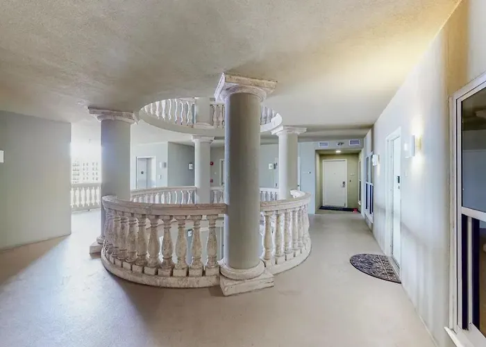 The Colonnades Unit 403